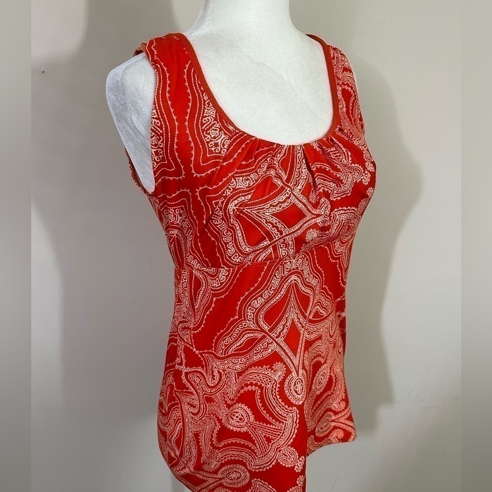 Patagonia sz me top sleeveless athletic style in a deep orange with white accent